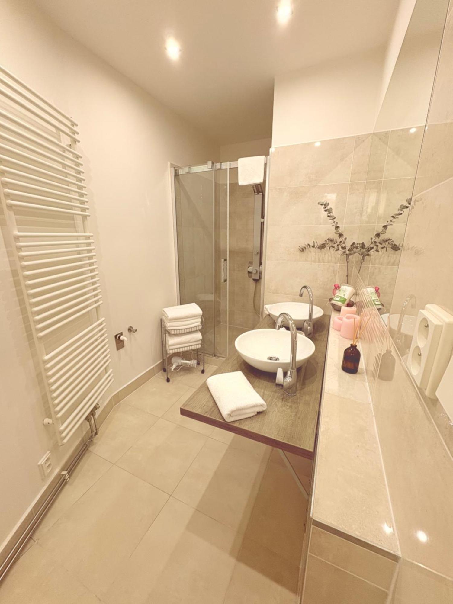 Trio Apartments Острава Экстерьер фото