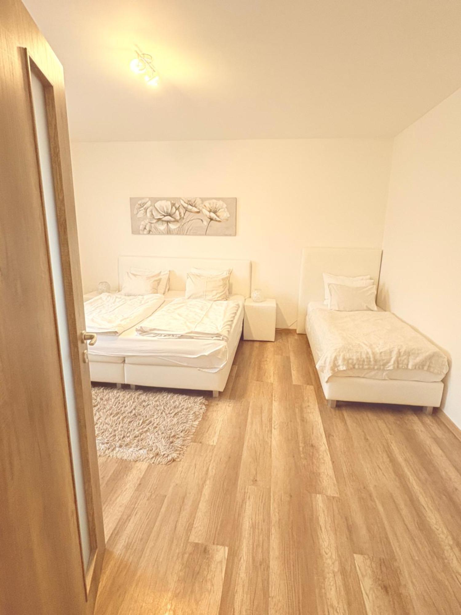 Trio Apartments Острава Экстерьер фото